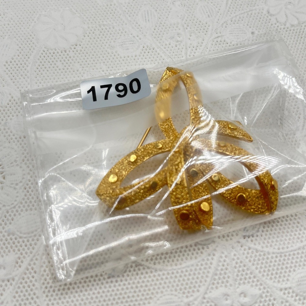 Vintage Crown Trifari Gold Tone Textured Studded Bow Ribbon Pin Brooch - Picture 12 of 12